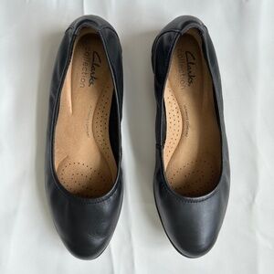 Clarks Collection - Black Leather Flats - Ultimate Comfort - 6 M